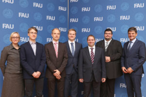 Dr. Frederic P. Schuller für besonderes Engagement in der Lehre ausgezeichnet