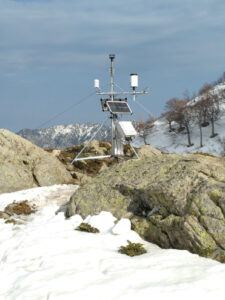 Eine Klimastation an einem der Gebirgsstandorte auf ca. 1600 m ü. NN. (Bild: Robert van Geldern)