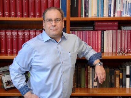 Zum Artikel "FAU-Chemiker erhält Ludwig-Mond-Preis der Royal Society of Chemistry"