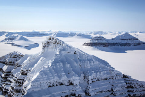 Berggipfel Dana des Drei-Kronen-Gebirges auf Spitzbergen (Katrin Lindbäck, Norwegian Polar Institute)