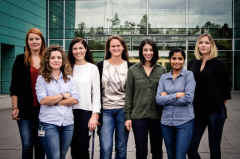 Das Organistionskommitee von Women in Science (von links): Dr. Sandra Míguez Lago, Aysun Çapcı Karagöz, MSc., Dr. M. Eugenia Pérez-Ojeda, Dr. Alexandra Burger, Katerina Maxouti, MSc., Ramandeep Kaur, MSc., und Helen Hölzel, MSc.. (Bild: FAU/Burger)