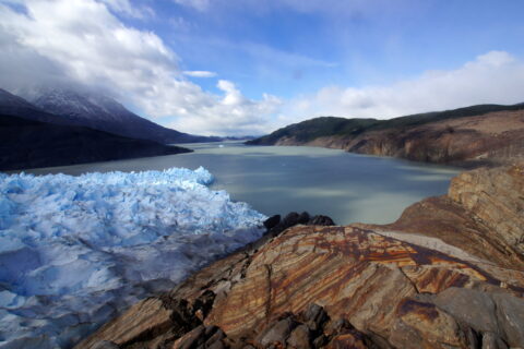 Der Grey-Gletscher liegt im Südpatagonischen Eisfeld in Chile. Wenn solche Auslassgletscher schrumpfen, müssen sie erst wieder eine stabile Front ausbilden. (Bild: FAU/Matthias Braun)