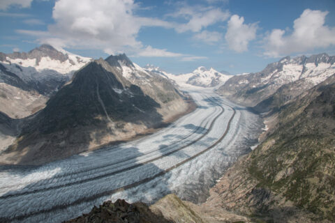Blick auf den Grossen Aletsch Gletscher in den Schweizer Alpen. Der Grosse Aletsch ist der größte Gletscher der Alpen und liegt im UNESCO-Weltnaturerbe Gebiet Jungfrau-Aletsch. (Bild: FAU/Christian Sommer)