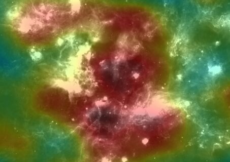 Infrarot-Karte der Kokon-Region überlagert mit der Gammastrahlenkarte von HAWC. (Bild: TeV: Binita Hona (HAWC Collaboration), IR: Hora et. al, Spitzer’s Growing Legacy, ASP Conference Series, 2010, P. Ogle, ed.)