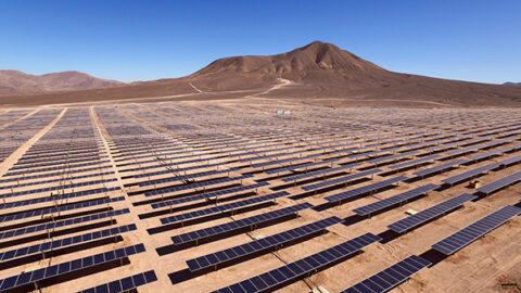 Solarpark in Chile (Foto: Antonio Garcia / Unsplash)
