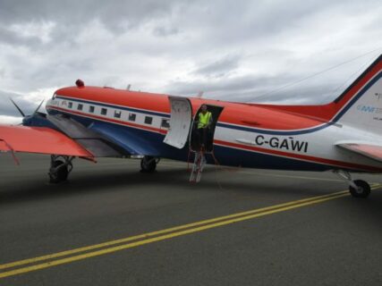 Der FAU-Geologie Prof. Dr. Matthias Braun war für Gletschermessung mit dem Forschungsflugzeug „Polar 5“ des Alfred-Wegener-Insituts in Patagonien unterwegs. Das Flugzeug machte auf seinem Weg in die Antarktis dort Station für sein Forschungsprojekt. (Bild: FAU/Matthias Braun)