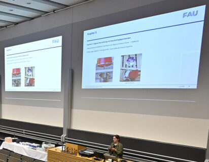 Cora Loos, 1. Platz Chemie, bei ihrem Vortrag. (Foto: Harald Sippel / FAU)