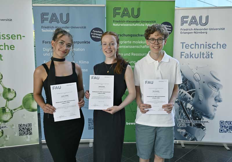 Chemie: Leonie Hiehler, Kathrin Rabe und Tom Ilsemann (Foto: Harald Sippel / FAU)