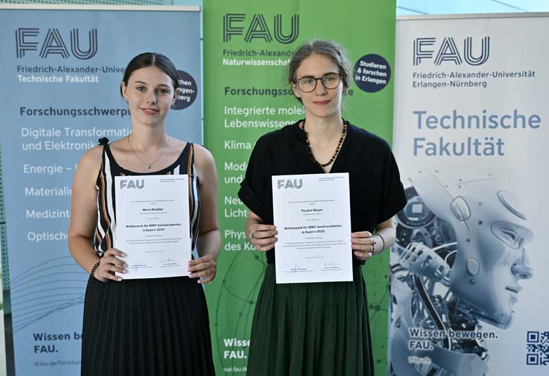 Biologie-Preisträgerinnen Marie Meußler (l.) und Pauline Rieger (Foto: Harald Sippel / FAU)