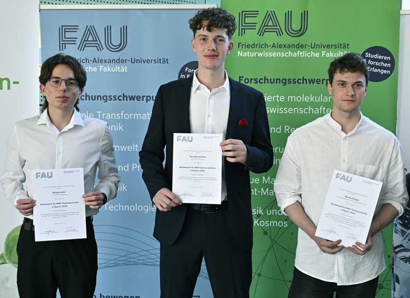 Von links nach rechts: 3. Platz Mathematik Mihajlo Antic, 1. Platz Mathematik Benedikt Schmitt, 2. Platz Mathematik Nicolas Krieger (Foto: Harald Sippel / FAU)