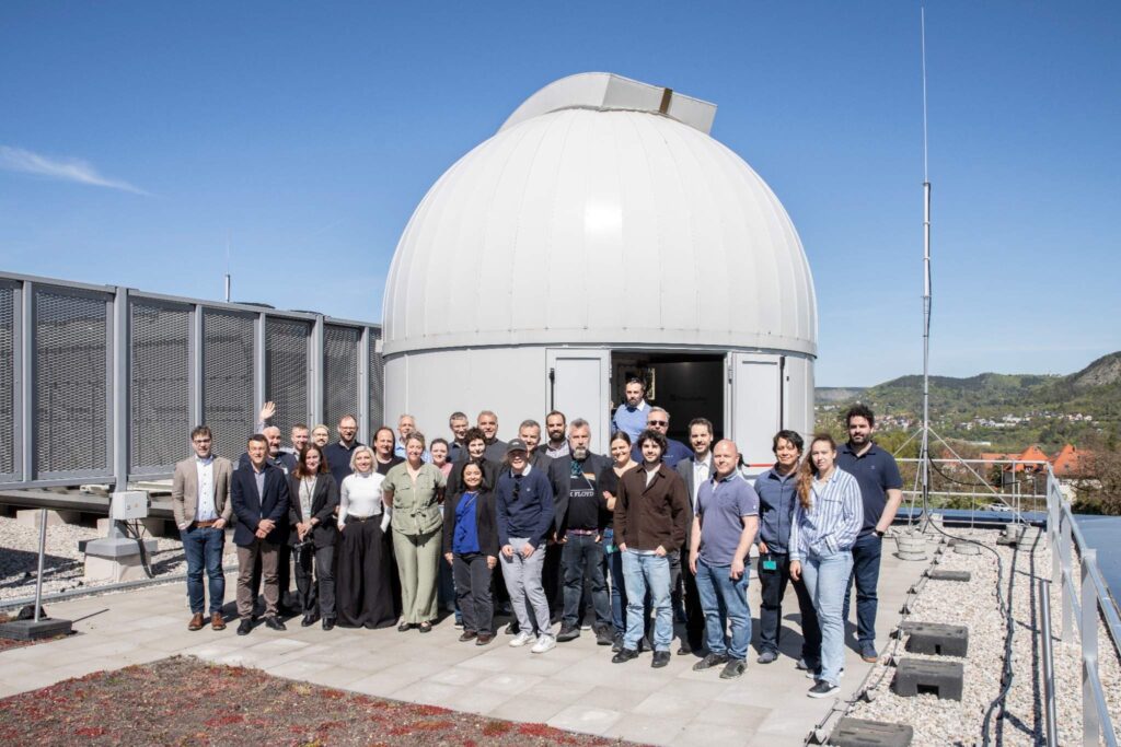Die Konsortialpartner bei ihrem Besuch der OGS des Fraunhofer IOF in Jena. (Bild: TransEuroOGS / Fraunhofer IOF